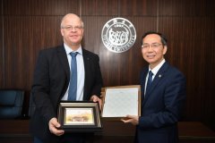 学校正以“数绿色化、融合化”为径